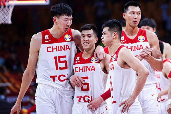 今日，电影联合《时尚芭莎》与摄影师尹超，曝光了一组时尚大片